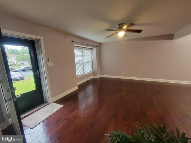 Photo - 8681 Castlemill Cir