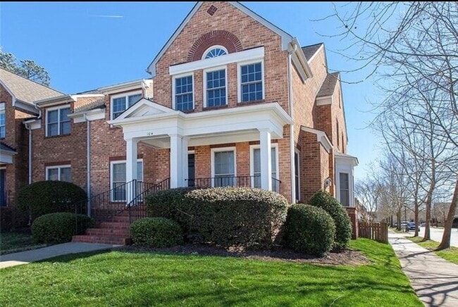 Building Photo - Port Warwick Luxury attached Home