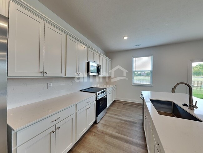 Photo - 9166 Henley Ave