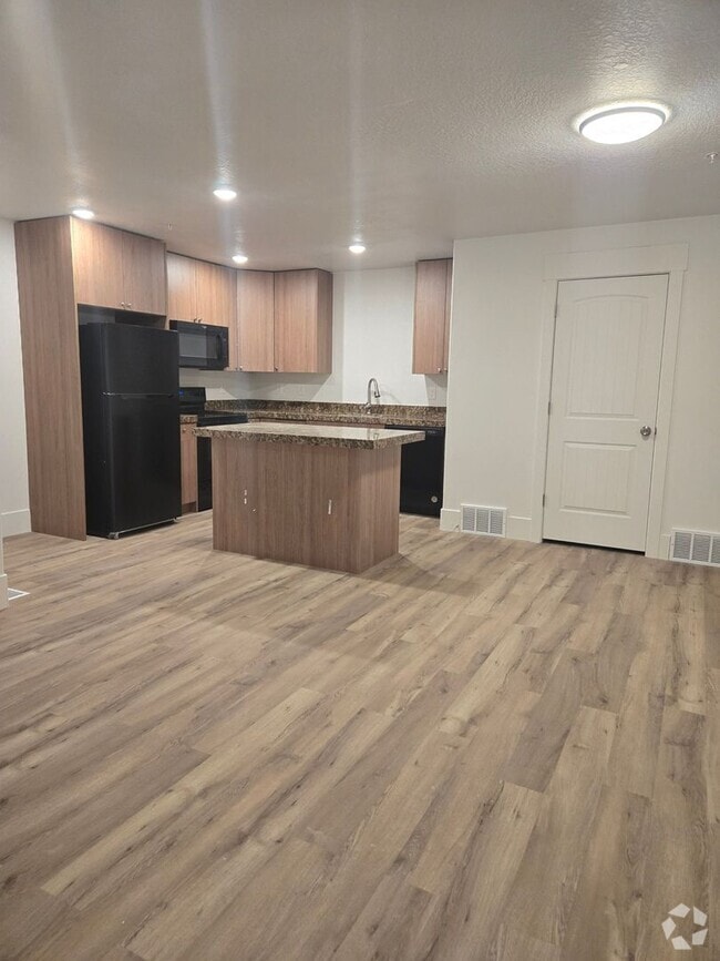 Building Photo - ***Move in Special*** Rental