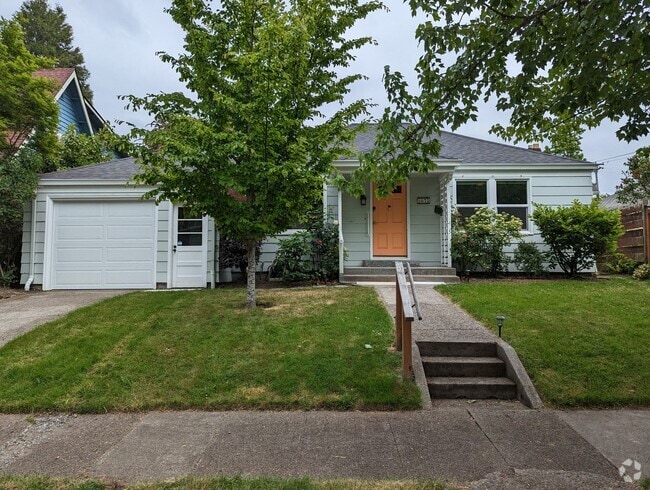 Building Photo - Amazing 2-Bedroom, 1-Bath Home Updated & G...