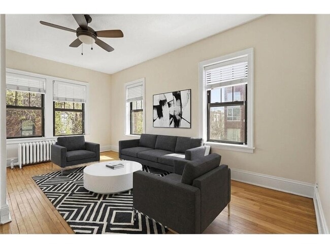 Building Photo - 220 E 19th St Unit 208