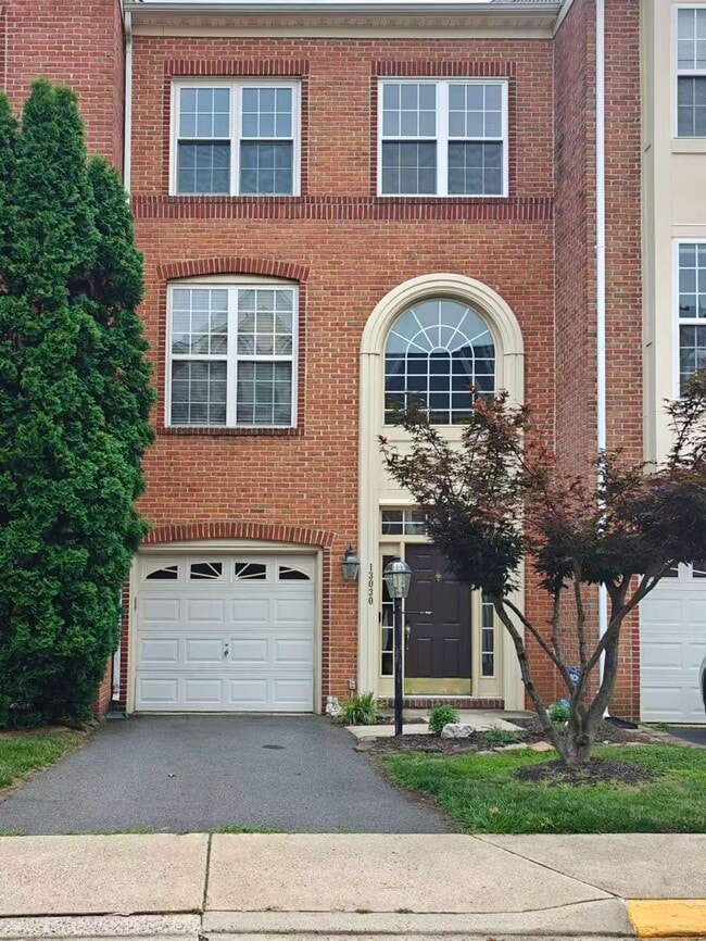 Building Photo - 13030 Park Crescent Cir