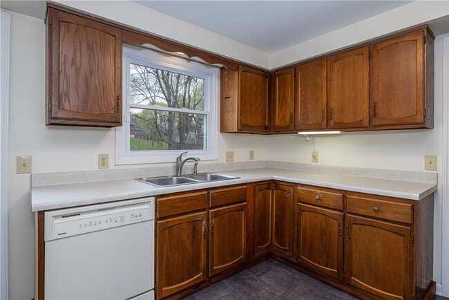 Photo - 75 Parkwood Ave