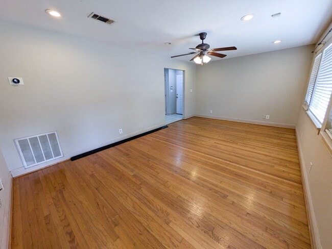 Photo - 5031 Simpson Ave