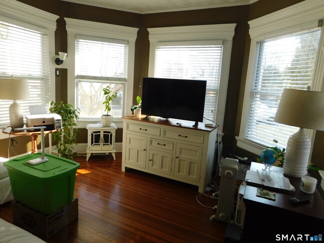 Photo - 195B Pequot Ave