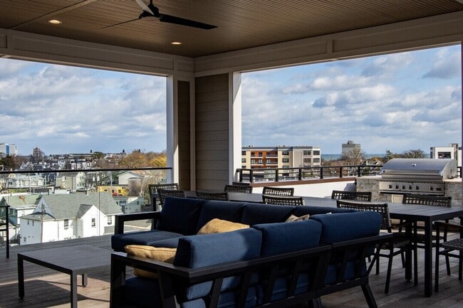 Building Photo - The Willow at Long Branch