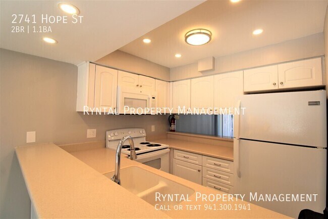Photo - 2741 Hope St