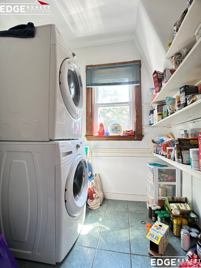 Building Photo - 19 Mapleton St Unit 1 Rental