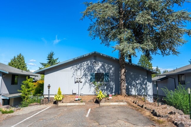 Building Photo - 2Bd/1.5Ba Shoreline Condo Unit B3