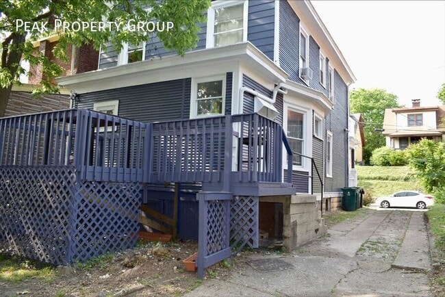 Building Photo - 213 Atkinson St Unit '26/'27 University Year Rental