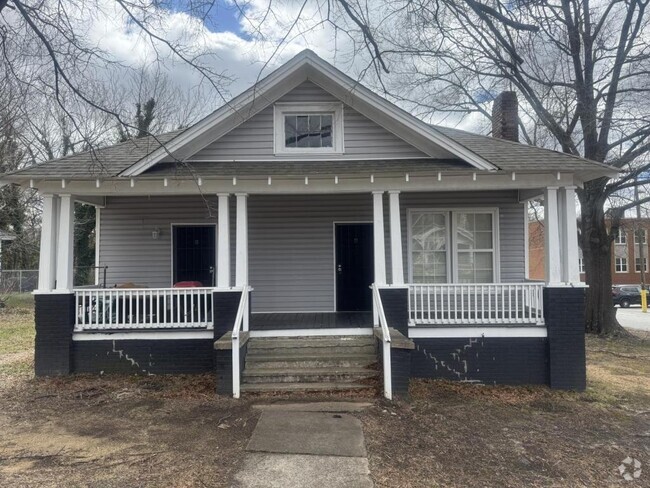 Building Photo - 2900 E Bessemer Ave Rental