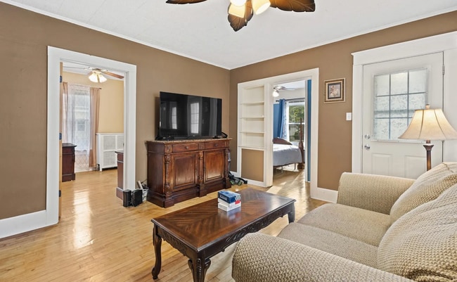 Building Photo - 717 4th St Rental