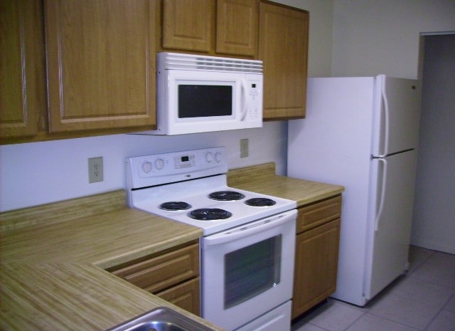 Kitchen - Otter Run Apartments