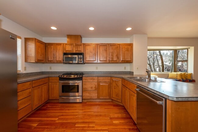 Photo - SOUGHT AFTER PENCE PLACE TOWNHOME; DUAL PRIMARY SUITES & SOLAR! MUST SEE!!
