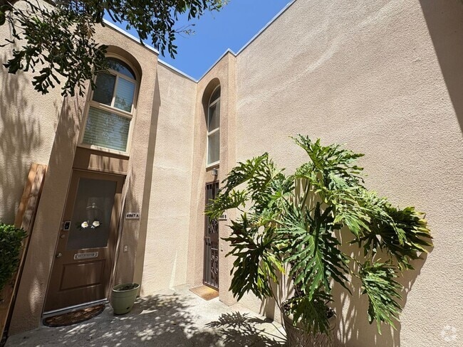 Building Photo - Modern Condo in Prime College Area Location Unit B