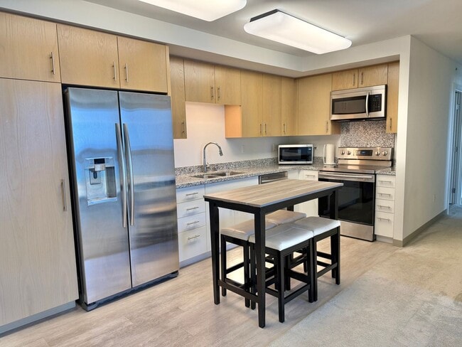 Building Photo - Rare 3-Bedroom, 2-Bath, 2 Parking at Ke Kilohana - Ward Village Unit 3709