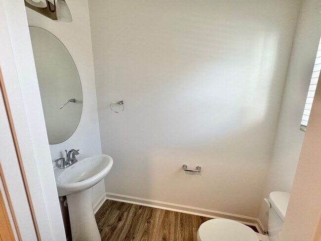 Photo - BEAUTIFUL 3BD Townhome Walking Distance to Downtown