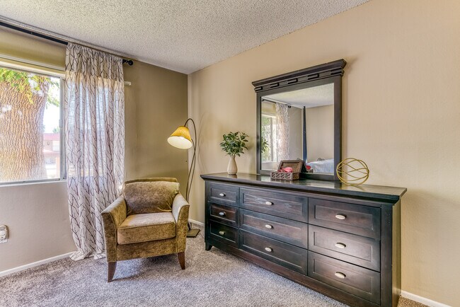 Canyon Club Apartments