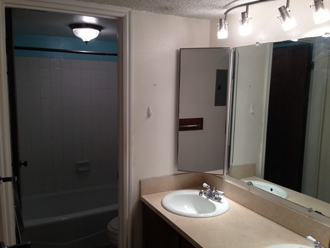 Bath with Double Sinks - 161 E 700 N Unit 5