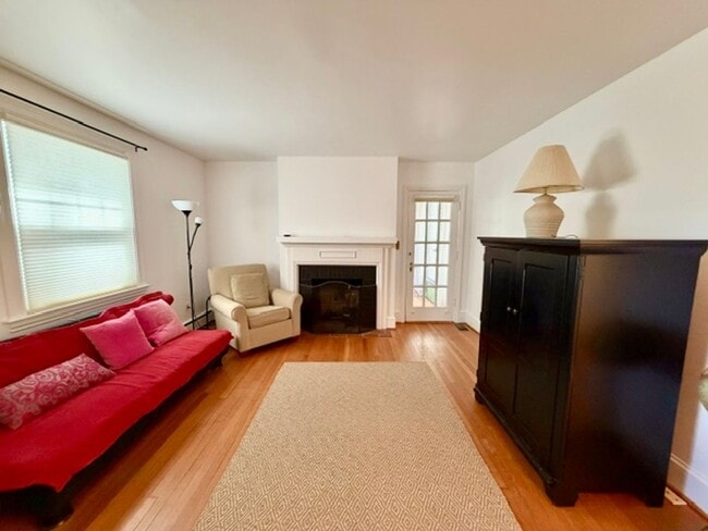 Photo - 811 Forest Glen Rd