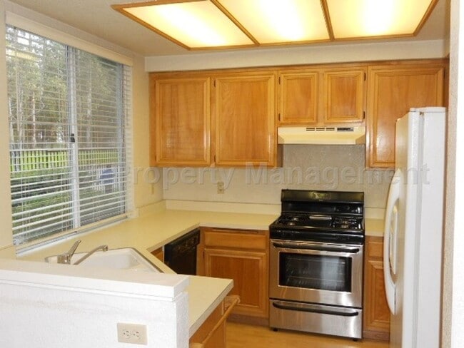 Building Photo - Available now 2 Bedrooms 2 Bathrooms Townh... Rental