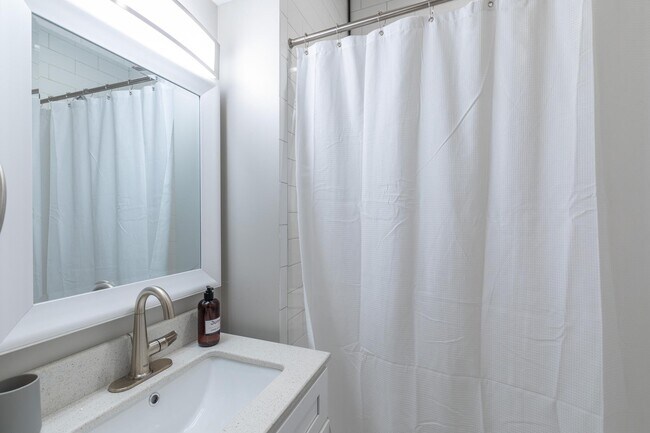 Photo - 33 N Margin St