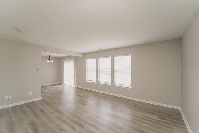 Photo - 822 Littleton Dr