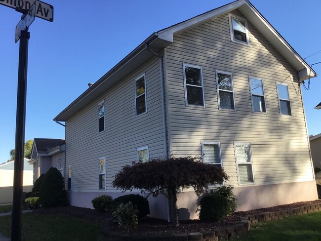 Building Photo - 90 Union Ave Unit #2