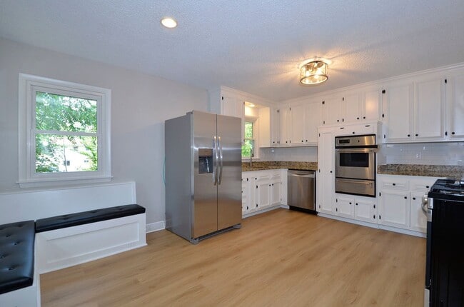 Photo - 6907 Berkshire Ln N