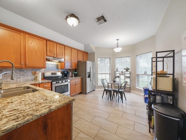 Building Photo - 4006 Raspberry Ct