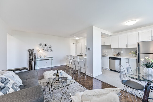 Building Photo - Prince Arthur Unit 02107