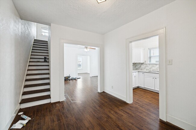 Photo - 2611 Isabella St