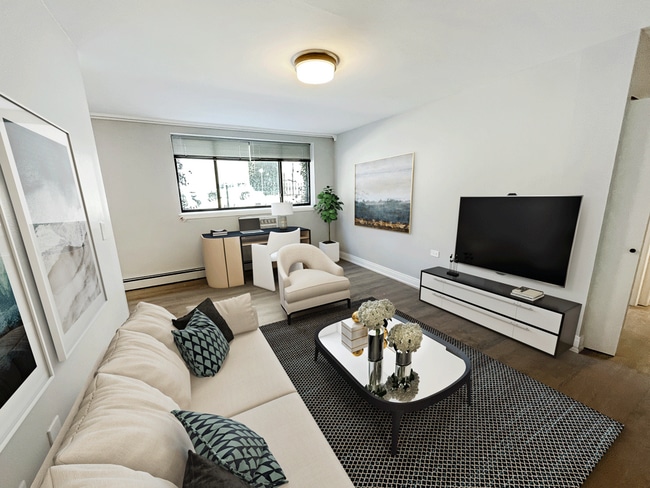 Photo - 5650 N Sheridan Rd