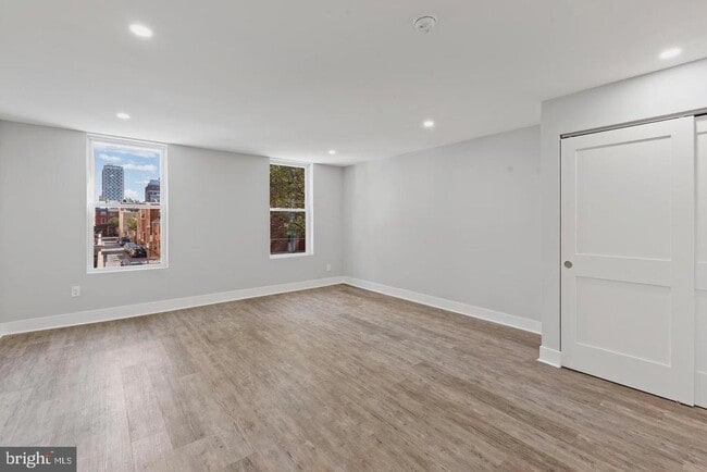 Building Photo - 256 S 11th St