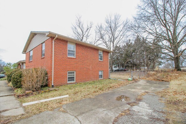 Photo - 3605 Rock Quarry Rd Unit Apt A