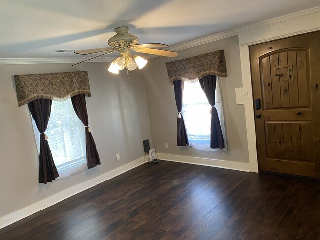 1204 Elm St