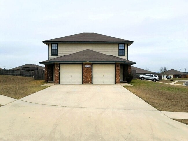 Building Photo - 5202 Daybreak Cir Unit A