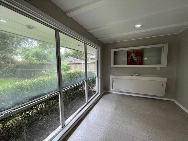 Photo - 3229 Westridge St