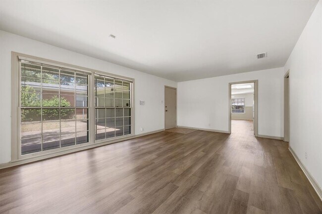 Photo - 1702 Ridgemont Dr