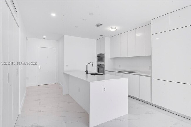 Photo - 700 NE 24th St Unidad 3502