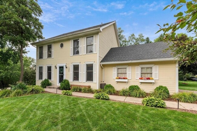 Building Photo - 1389 Camelback Dr