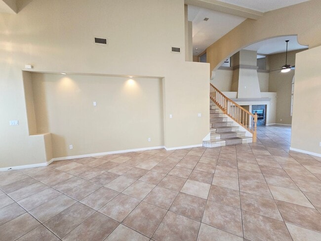 Photo - STUNNING 4 BEDROOM WITH MASTER ON 1ST FLOOR IN SEVEN HILLS!!!