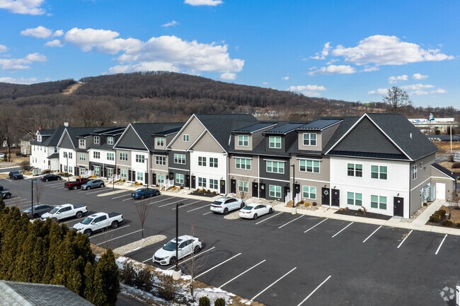 Primary Photo - Saucon Pointe