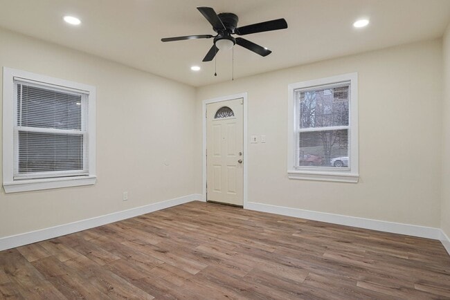Photo - 3427 B St SE Unit 2