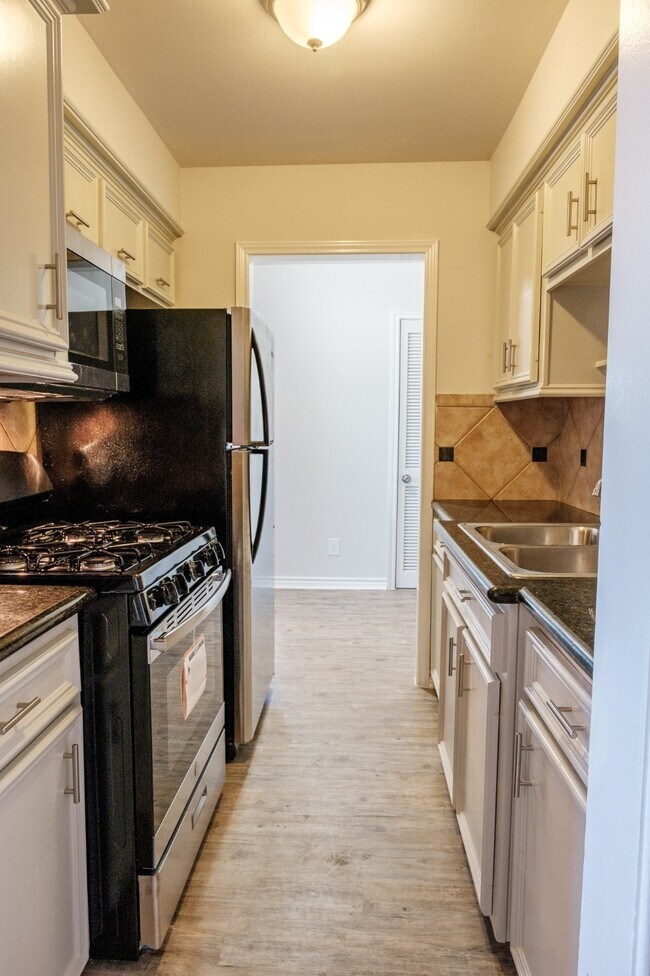 Photo - 2801 Carrolton St