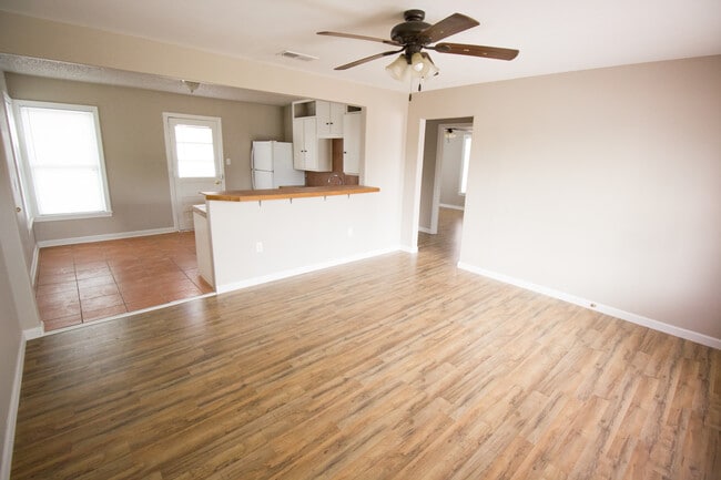 Photo - 2018 Woodlawn Dr