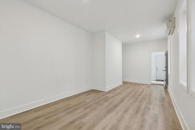 Photo - 2250 N Woodstock St