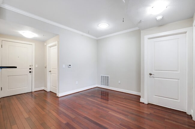 Photo - 7342 Oak Manor Dr