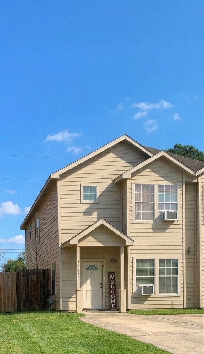 Building Photo - 10642 Logger Pines Trail Unit A